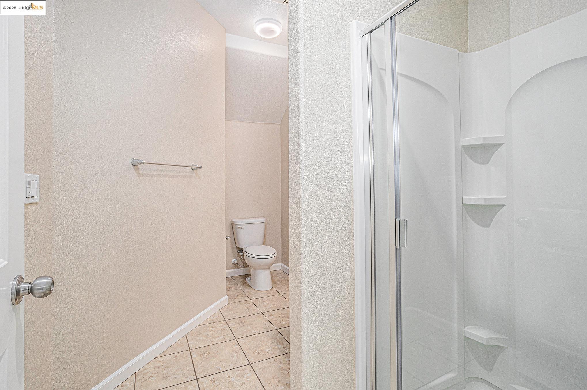 175 Halsey Way Pittsburg, CA 94565 - Photo 29 of 33 a bathroom with a toilet and a shower