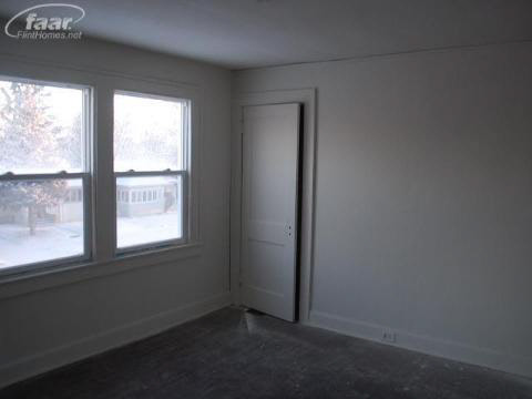 1949 Flushing Road Flint, MI 48504 - Photo 17 of 18 20327482-16.JPG