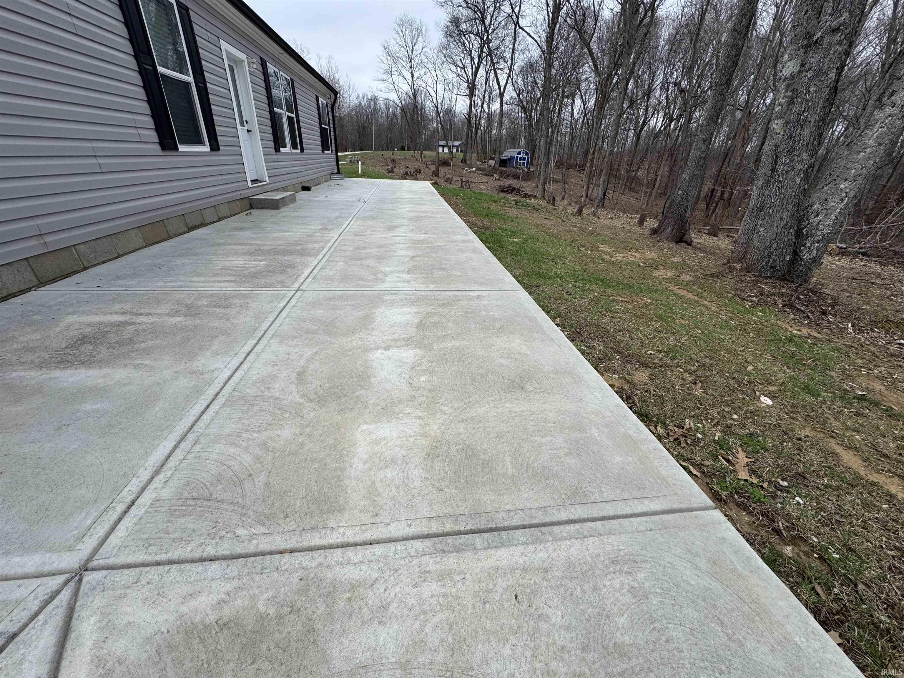 9123 East Pine Road Bloomfield, IN 47424 - Photo 2 of 23