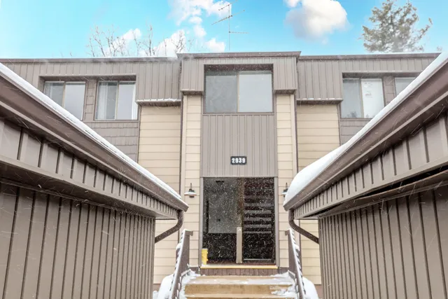 $179,900 | 2939 Byron Center Avenue Southwest, Unit A, Wyoming, MI 49519