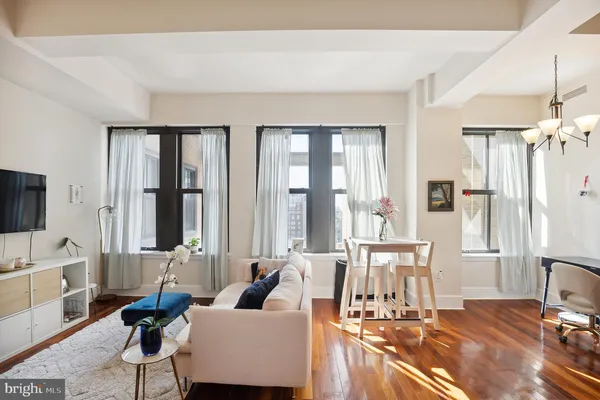 $1,950 | 1500 Chestnut Street, Unit 16I, Philadelphia, PA 19102