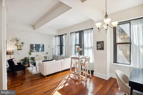 $1,950 | 1500 Chestnut Street, Unit 16I, Philadelphia, PA 19102