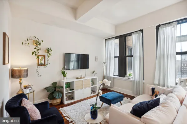 $1,950 | 1500 Chestnut Street, Unit 16I, Philadelphia, PA 19102