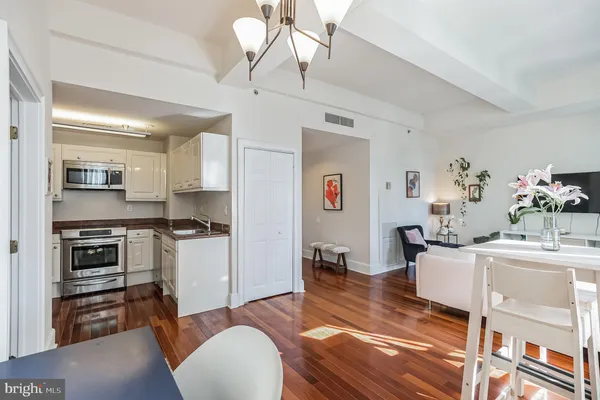 $1,950 | 1500 Chestnut Street, Unit 16I, Philadelphia, PA 19102