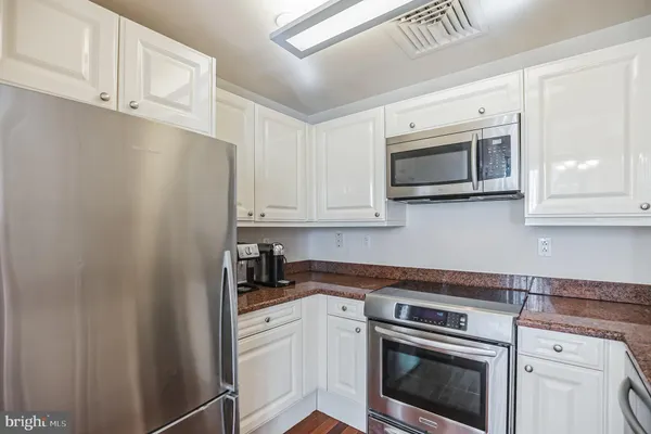 $1,950 | 1500 Chestnut Street, Unit 16I, Philadelphia, PA 19102