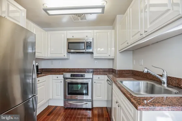 $1,950 | 1500 Chestnut Street, Unit 16I, Philadelphia, PA 19102