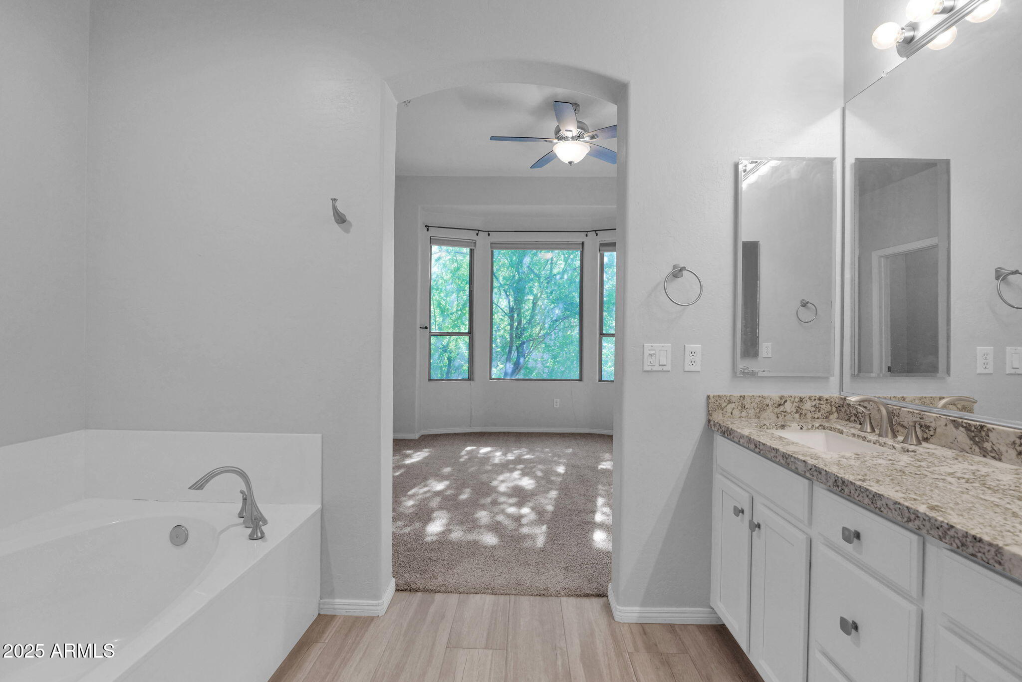 16420 North Thompson Peak Parkway, Unit 1057 Scottsdale, AZ 85260 - Photo 18 of 39 a bathroom with a tub sink and mirror