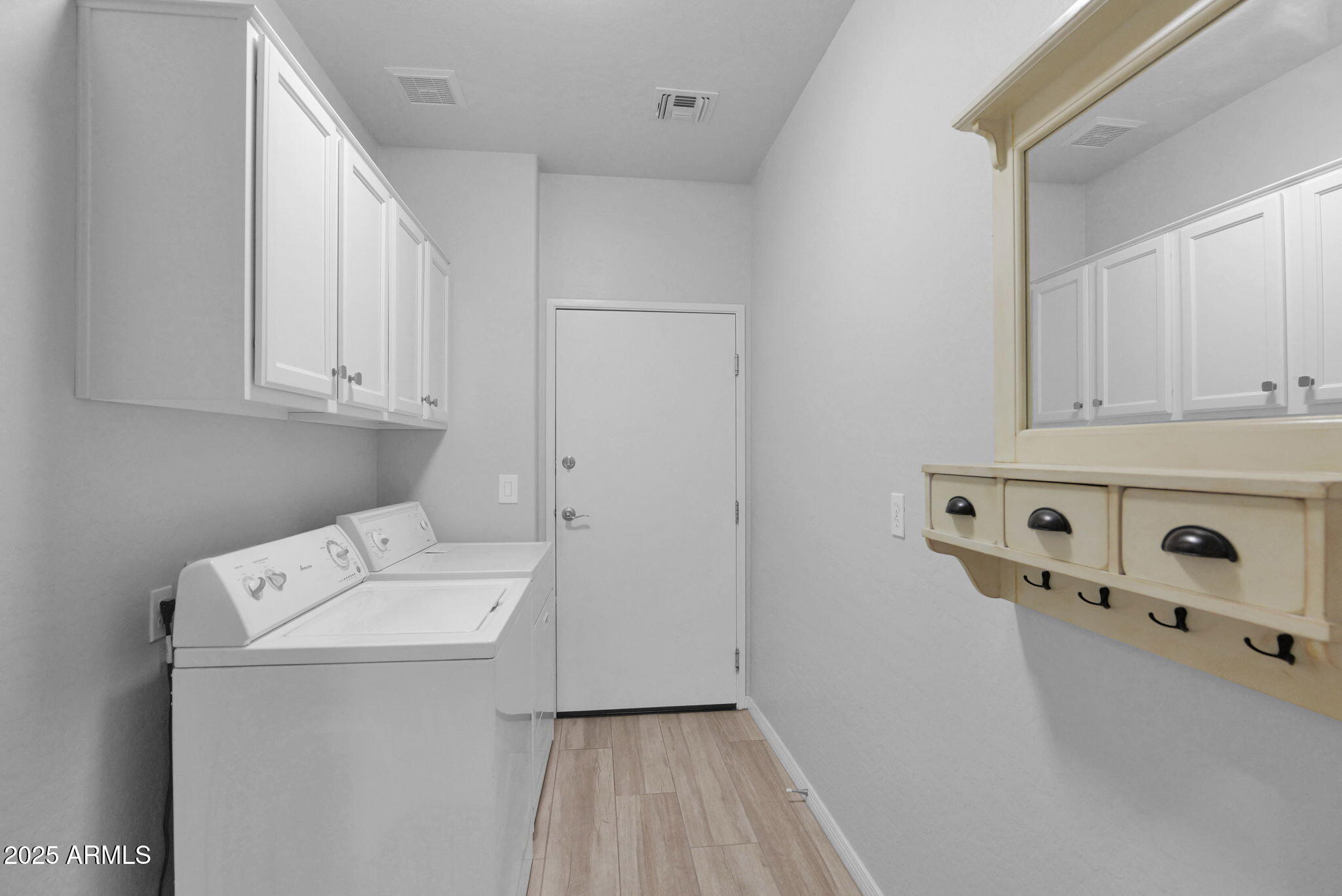 16420 North Thompson Peak Parkway, Unit 1057 Scottsdale, AZ 85260 - Photo 25 of 39 a utility room with dryer and washer