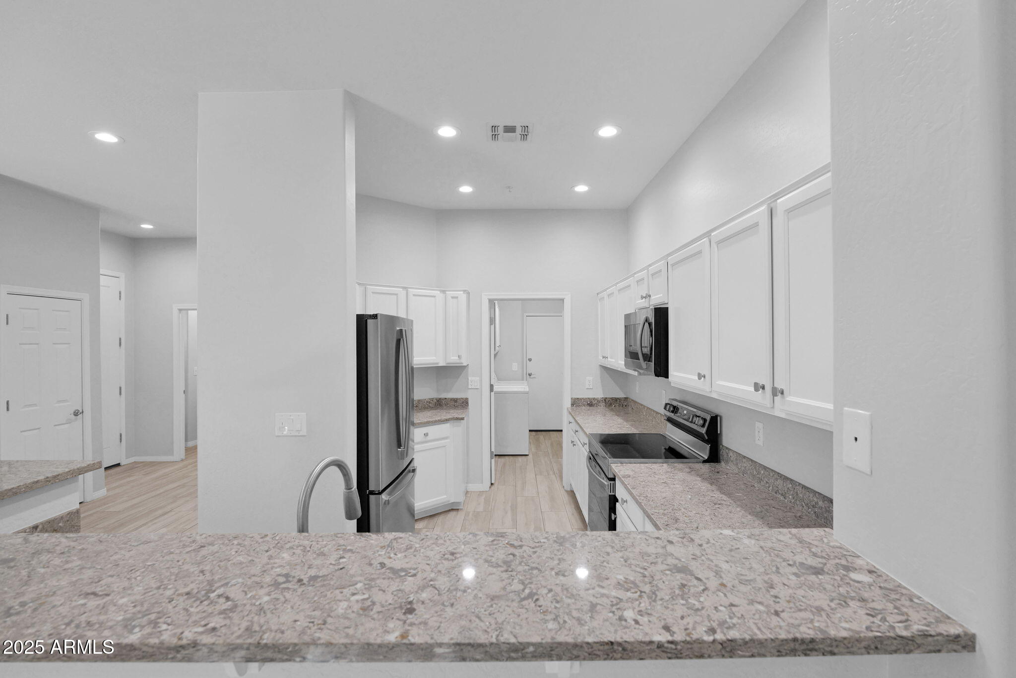 16420 North Thompson Peak Parkway, Unit 1057 Scottsdale, AZ 85260 - Photo 7 of 39 a living room with furniture