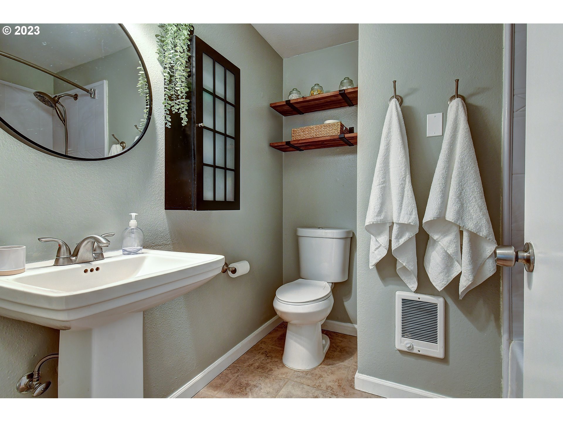 14708 Northeast 7th Street Vancouver, WA 98684 - Photo 17 of 34 Bathroom