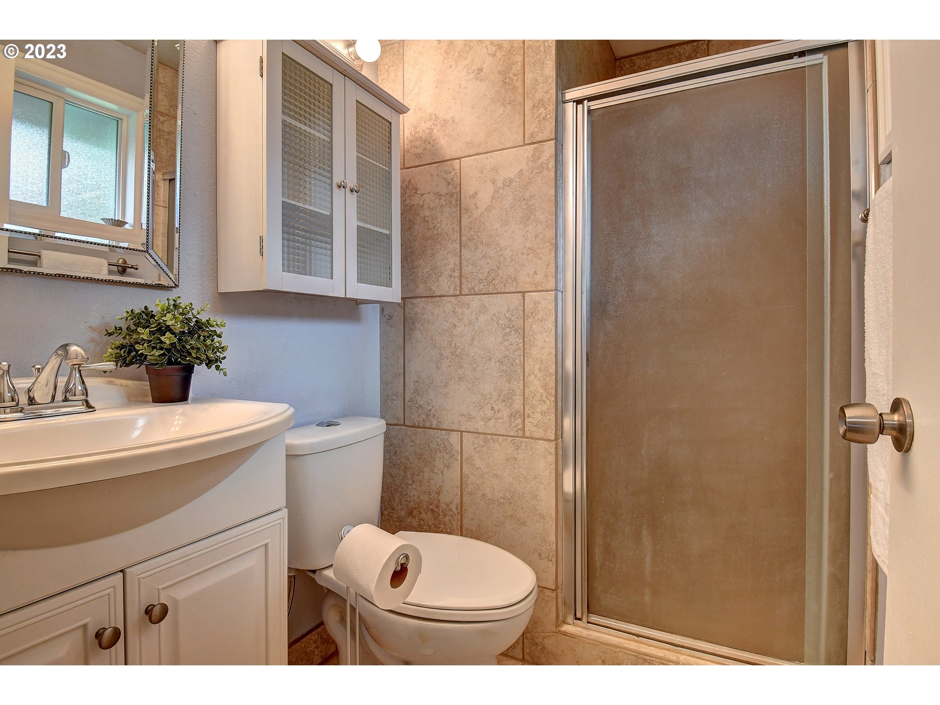 14708 Northeast 7th Street Vancouver, WA 98684 - Photo 26 of 34 Attached Bathroom