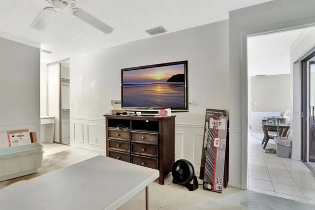 a view of a workspace with furniture and a livingroom