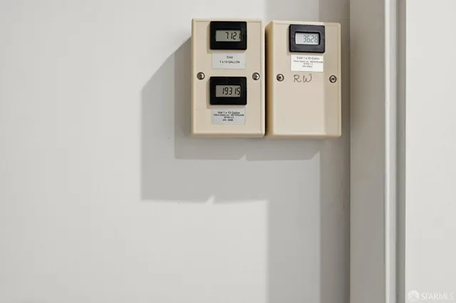 a picture of city view