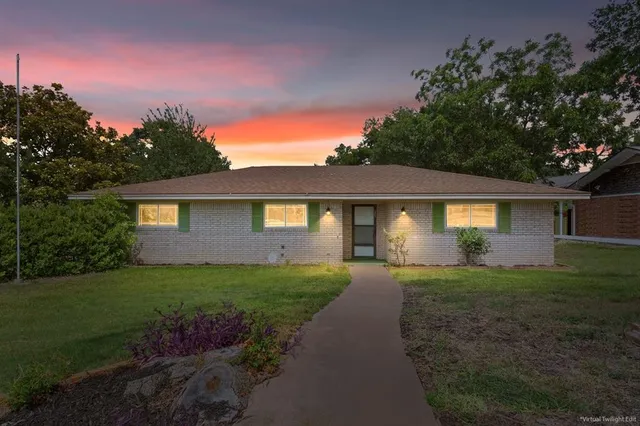 $315,000 | 849 Arlington Drive, Woodway, TX 76712