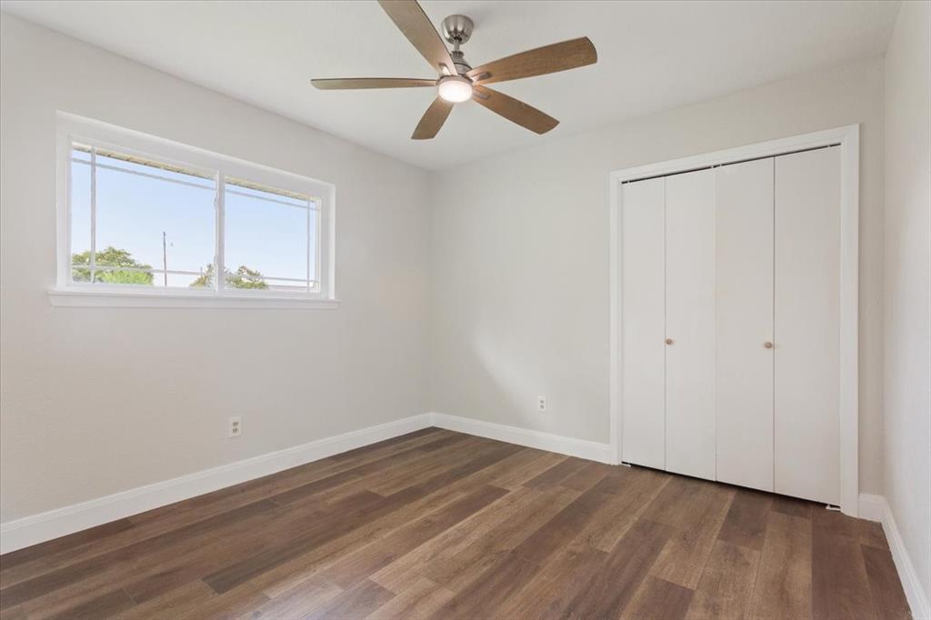 849 Arlington Drive Woodway, TX 76712 - Photo 25 of 33 an empty room with a window and a ceiling fan