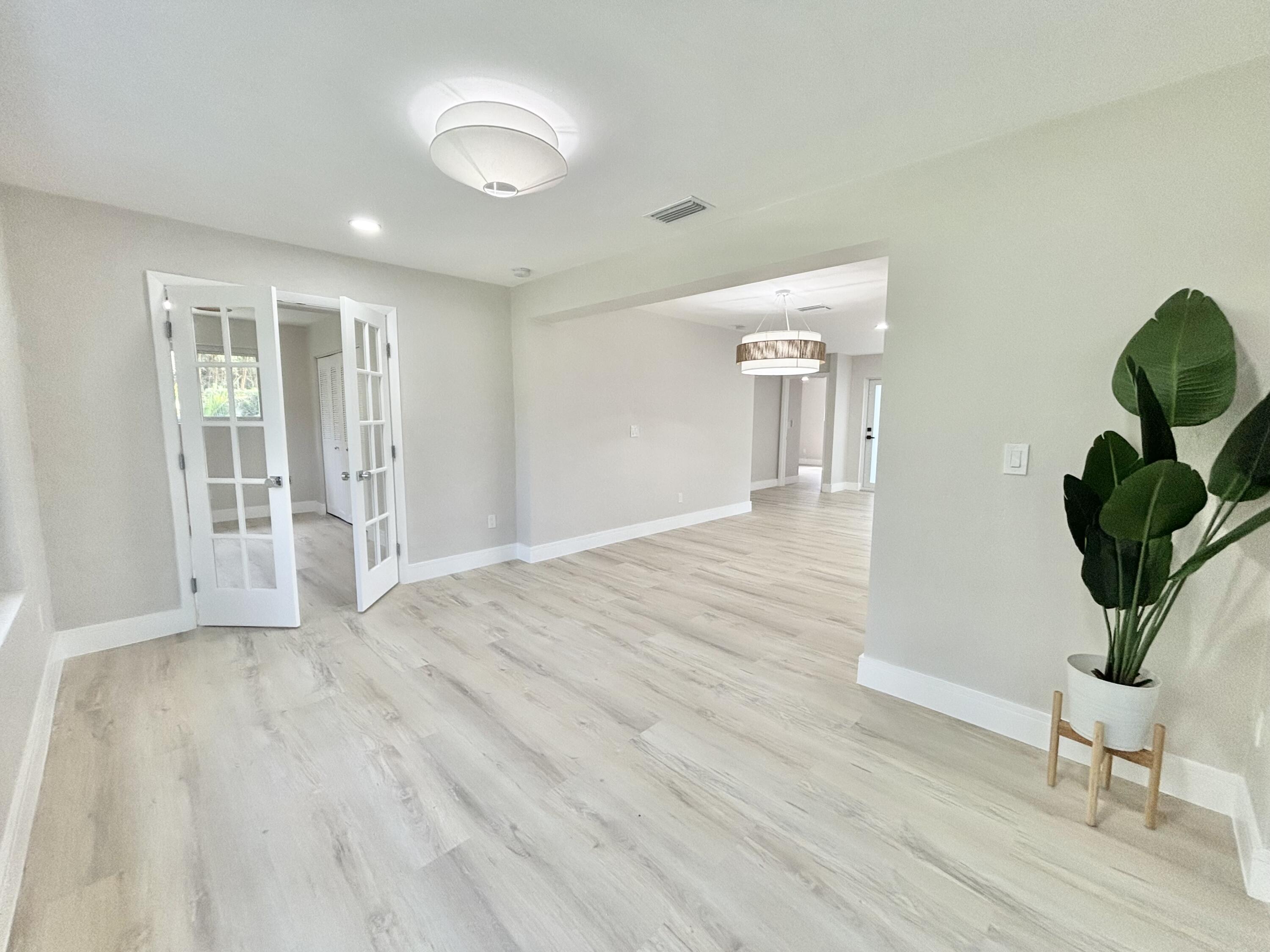 421 Southeast Edgewood Drive Stuart, FL 34996 - Photo 37 of 57 IMG_0279