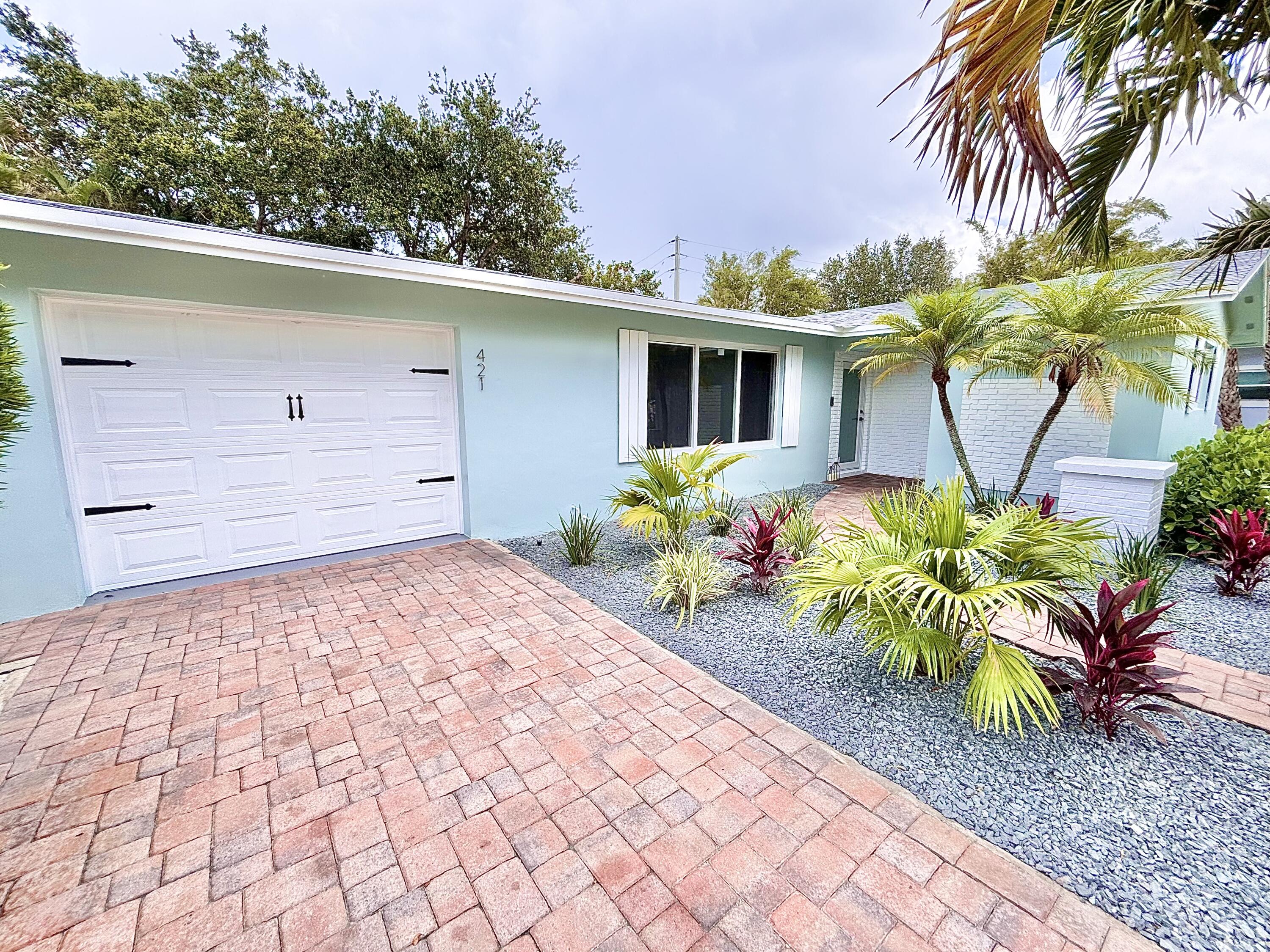 421 Southeast Edgewood Drive Stuart, FL 34996 - Photo 4 of 57 IMG_0331