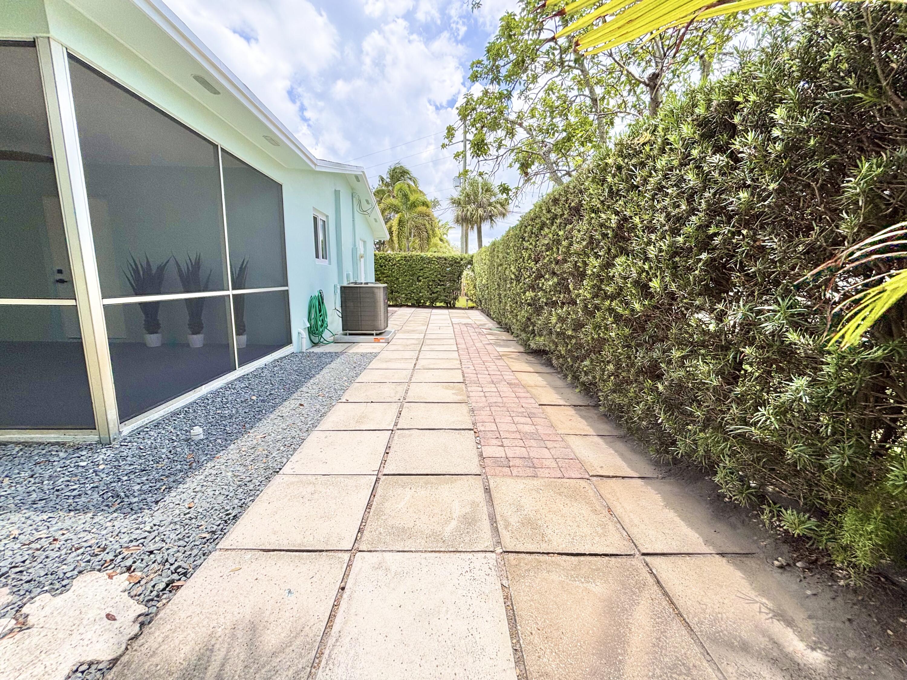 421 Southeast Edgewood Drive Stuart, FL 34996 - Photo 45 of 57 IMG_0340