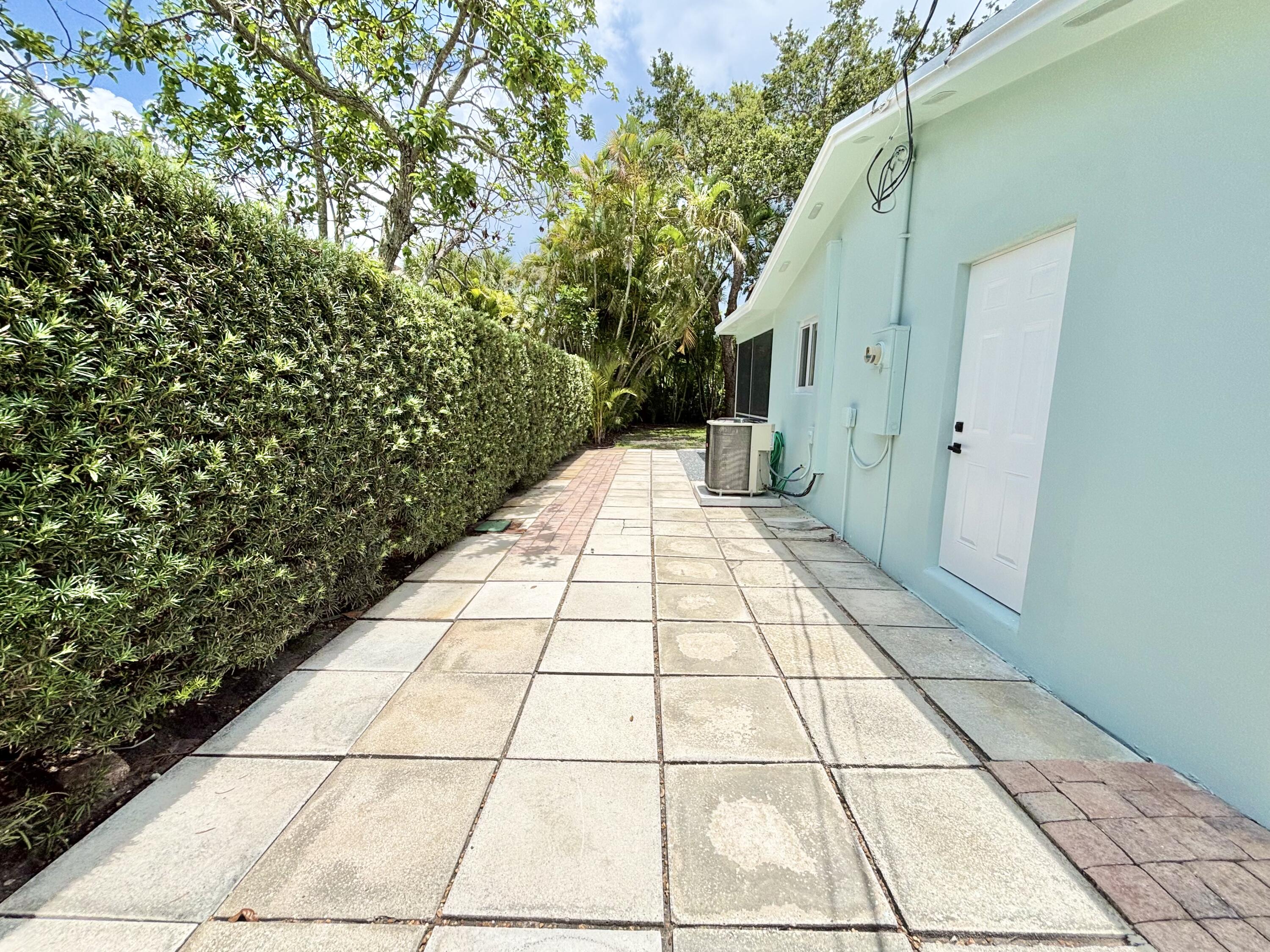 421 Southeast Edgewood Drive Stuart, FL 34996 - Photo 47 of 57 IMG_0335