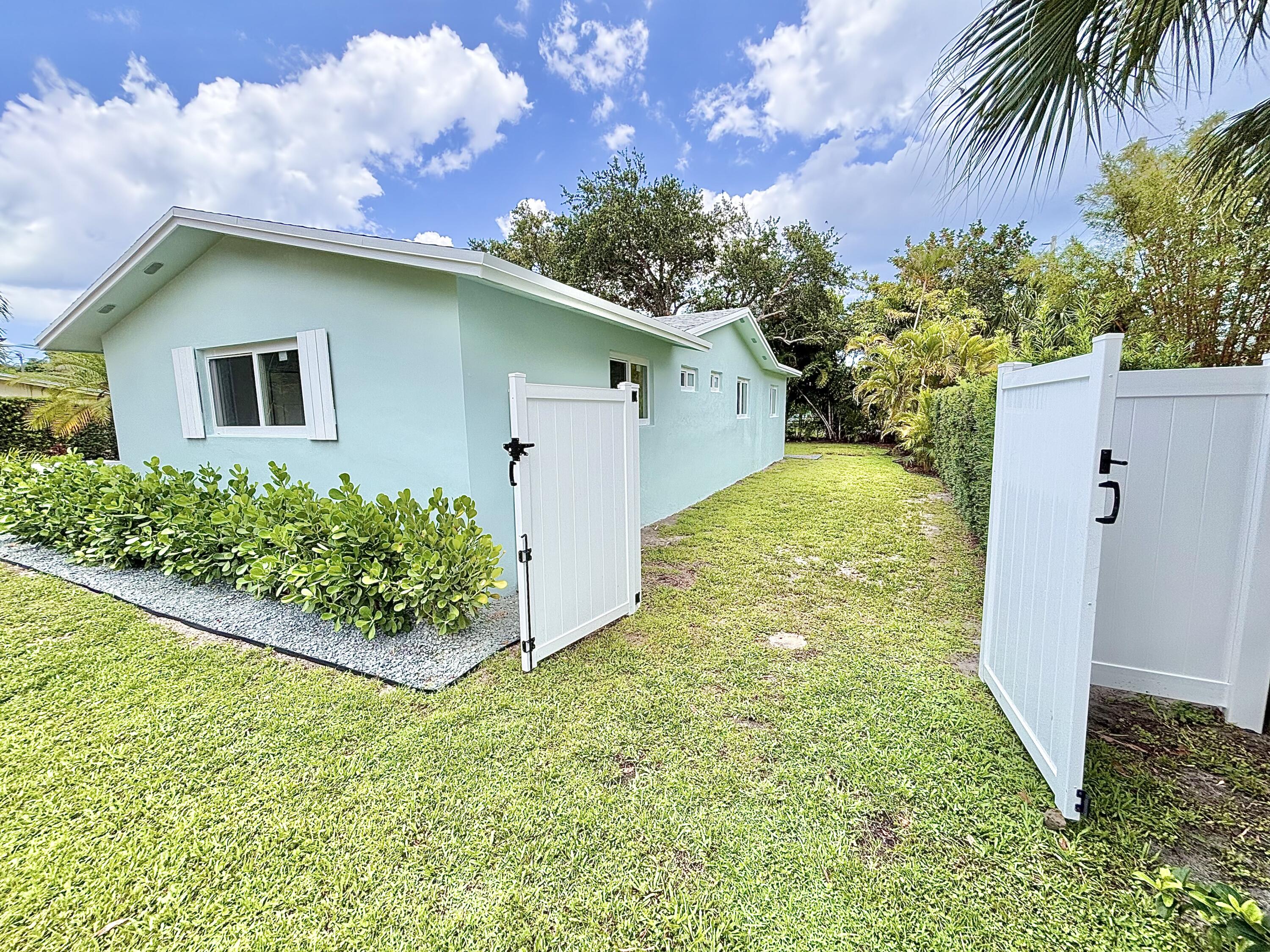 421 Southeast Edgewood Drive Stuart, FL 34996 - Photo 52 of 57 IMG_0327