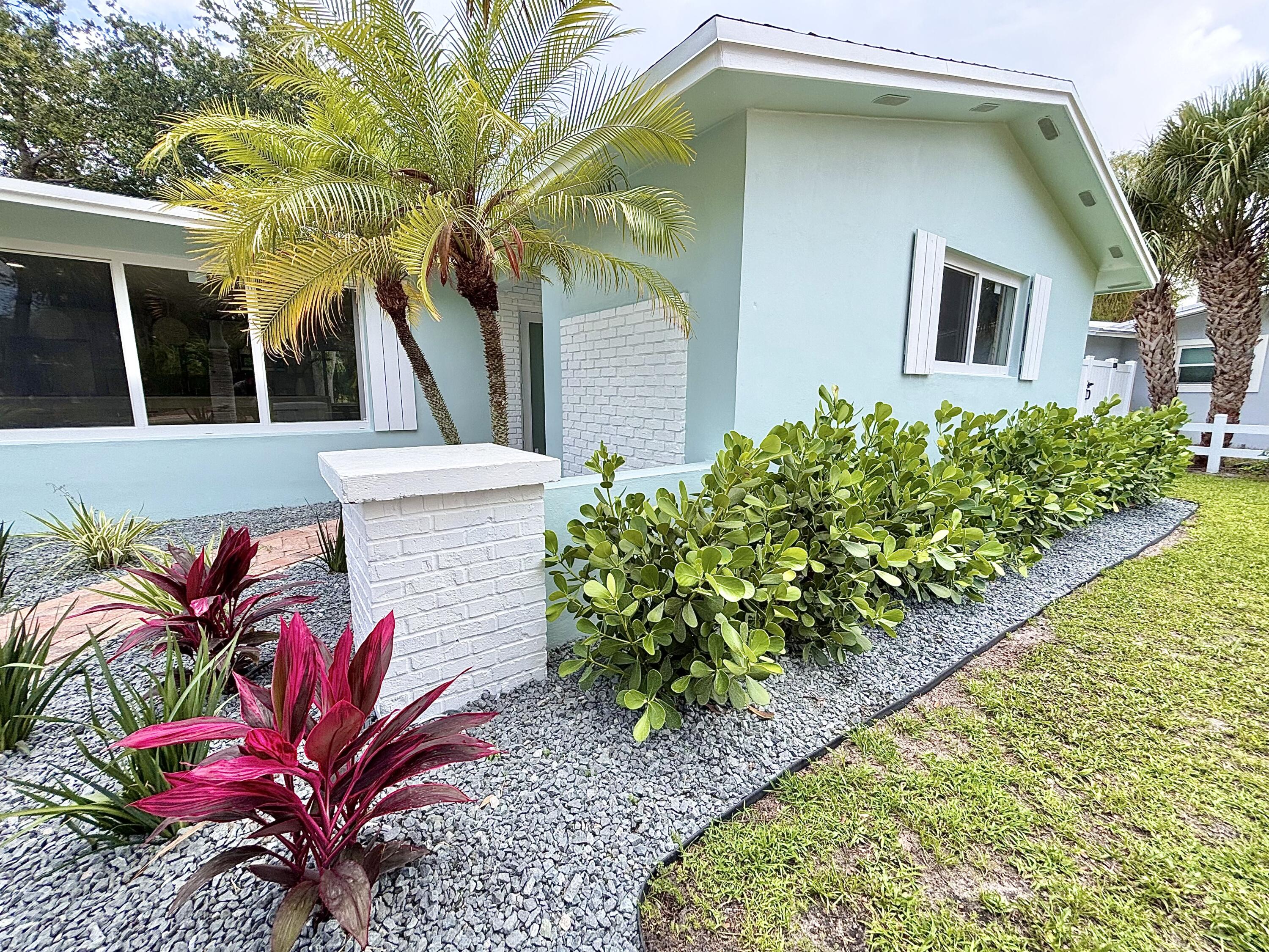 421 Southeast Edgewood Drive Stuart, FL 34996 - Photo 6 of 57 IMG_0325