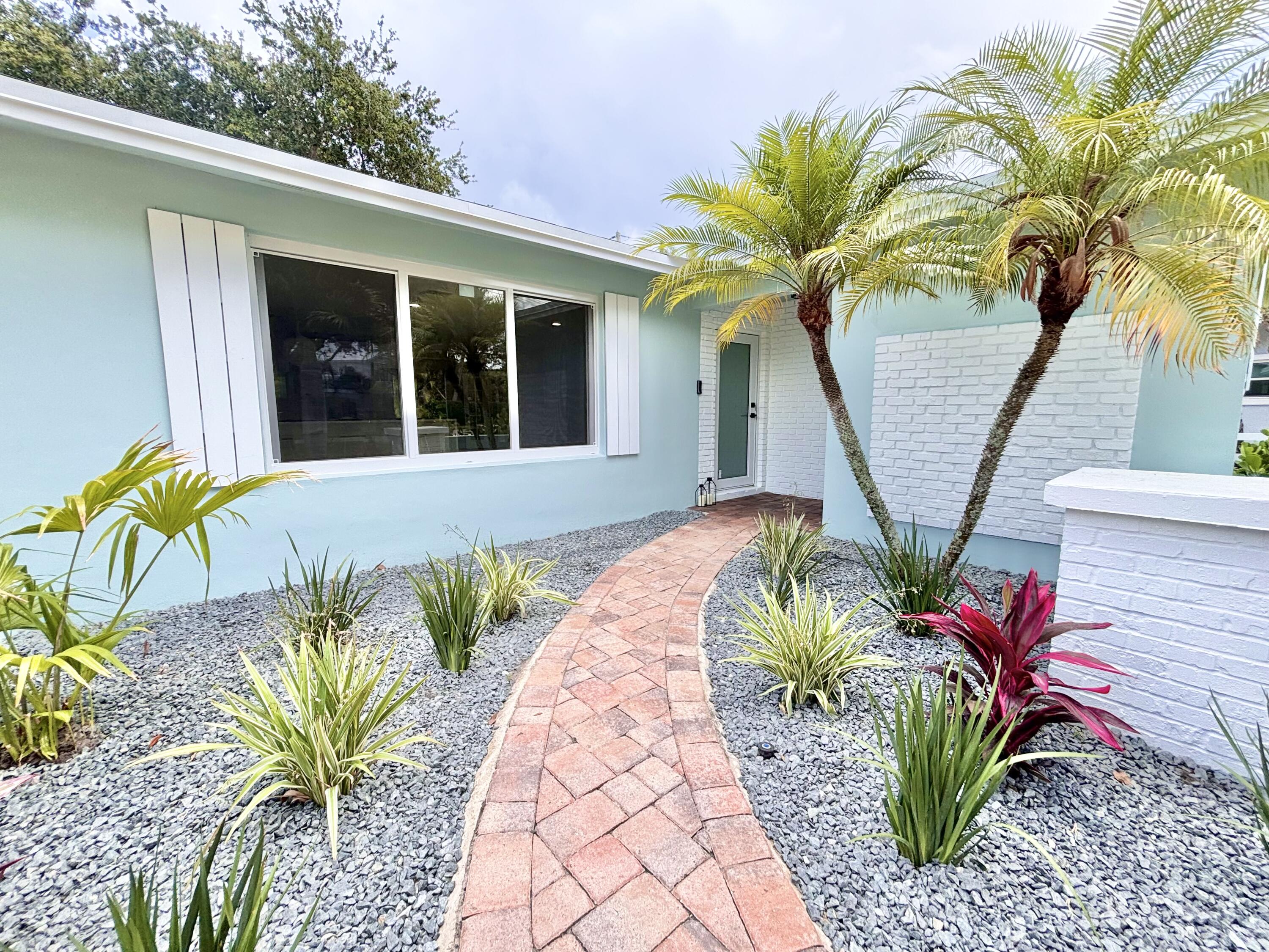 421 Southeast Edgewood Drive Stuart, FL 34996 - Photo 7 of 57 IMG_0326