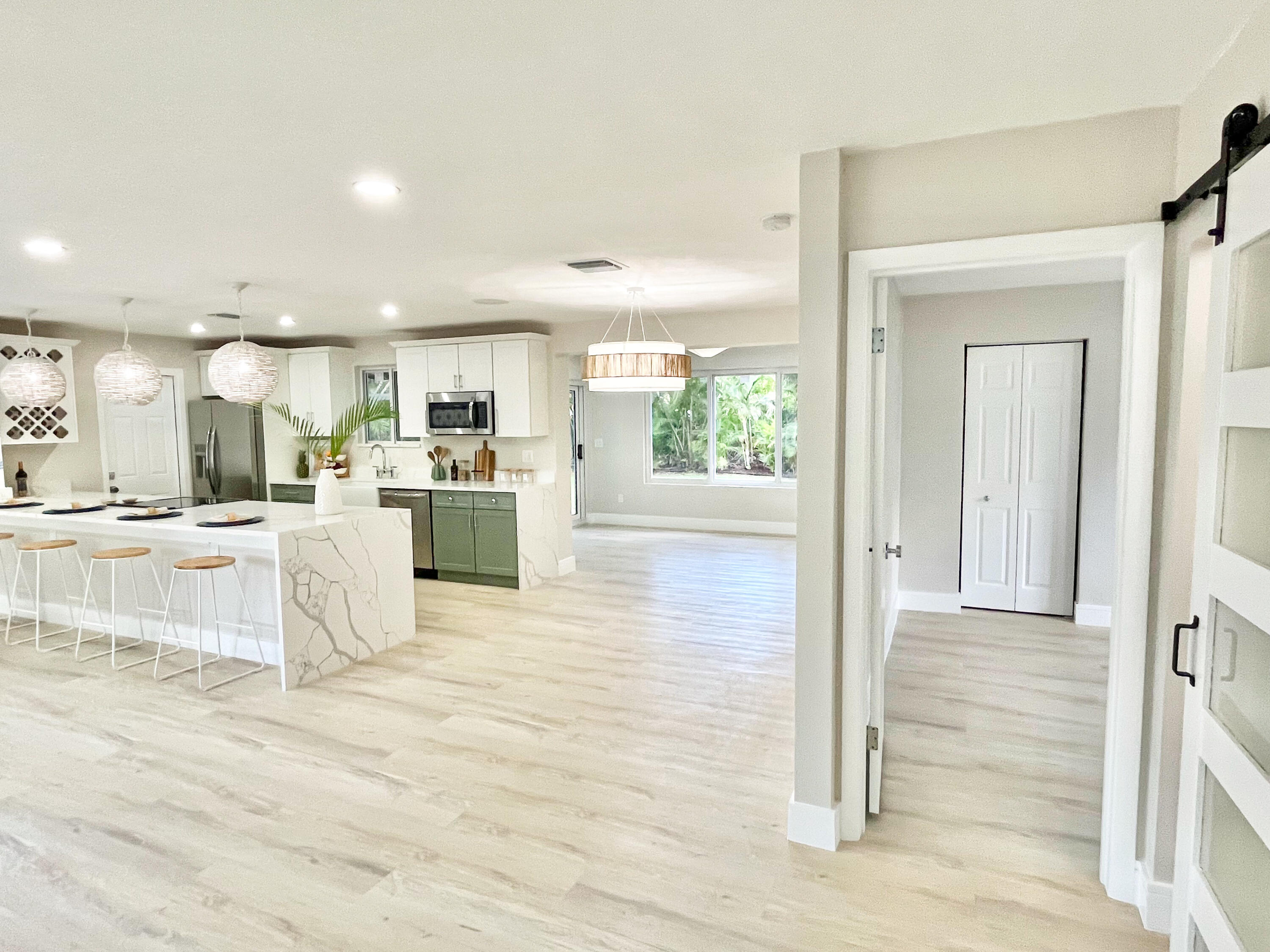 421 Southeast Edgewood Drive Stuart, FL 34996 - Photo 10 of 57 D3B939F4-CF7A-4861-89D3-F0216775261E