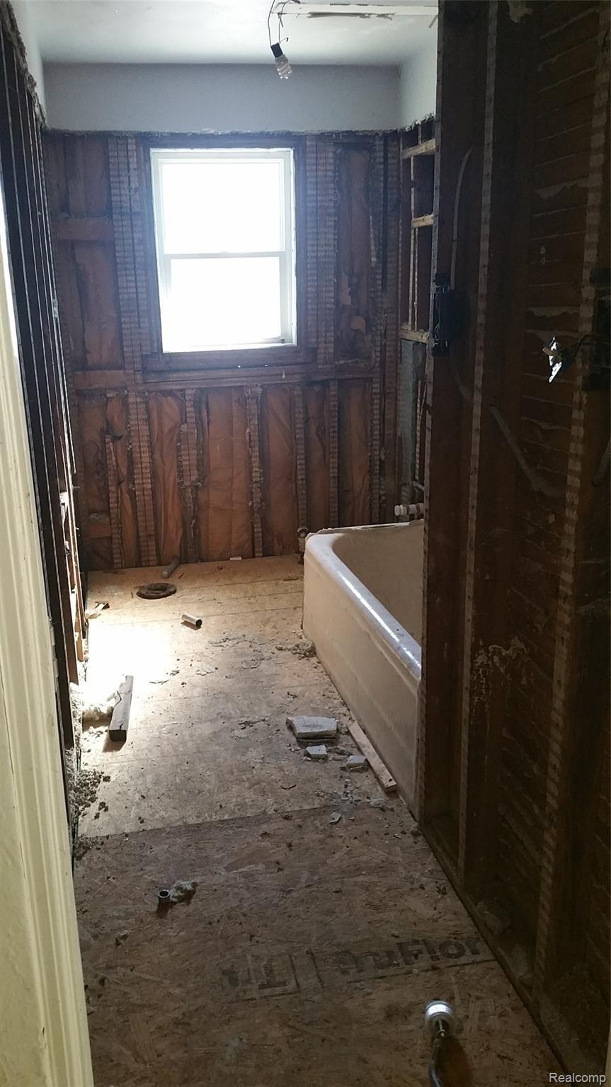 16502 Huntington Road Detroit, MI 48219 - Photo 20 of 35 20180911_105050.jpg