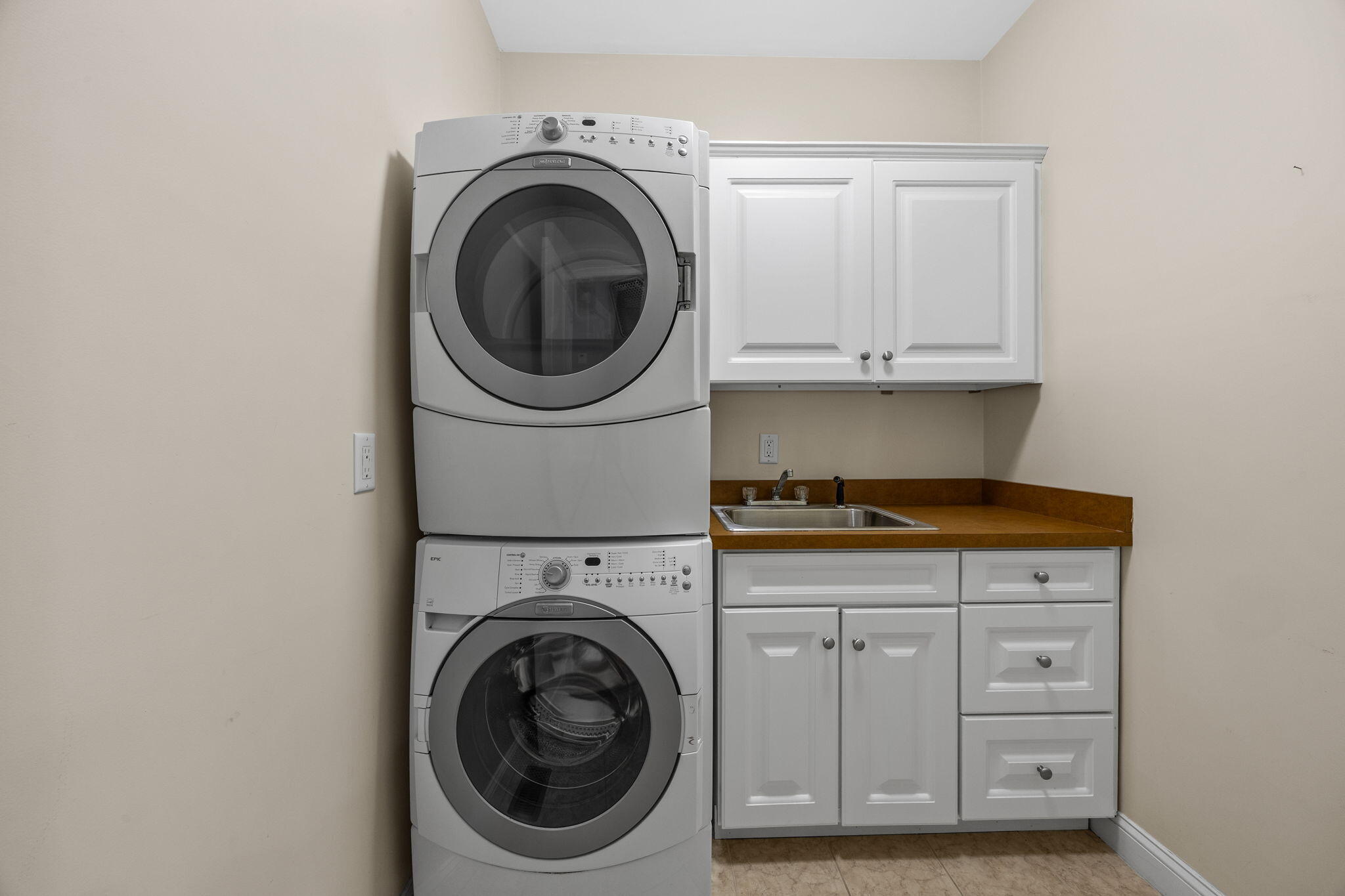 17 Payamps Road Mashpee, MA 02649 - Photo 37 of 72 a utility room with dryer and washer