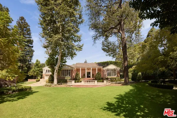 $20,995,000 | 1001 North Crescent Drive, Beverly Hills, CA 90210