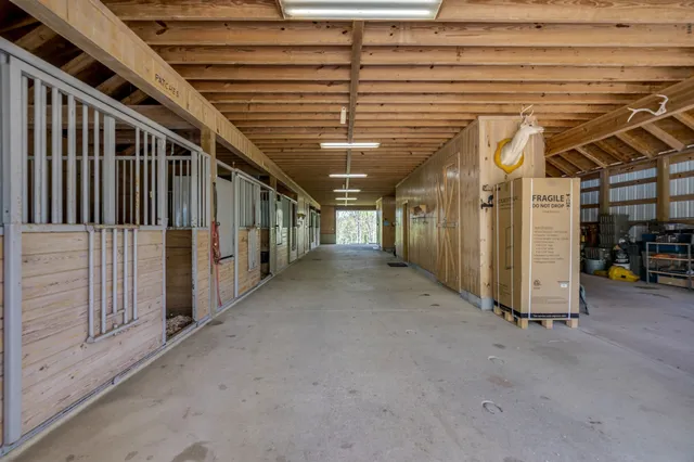 $1,299,900 | 122 Creekside Lane, Woodbury, TN 37190