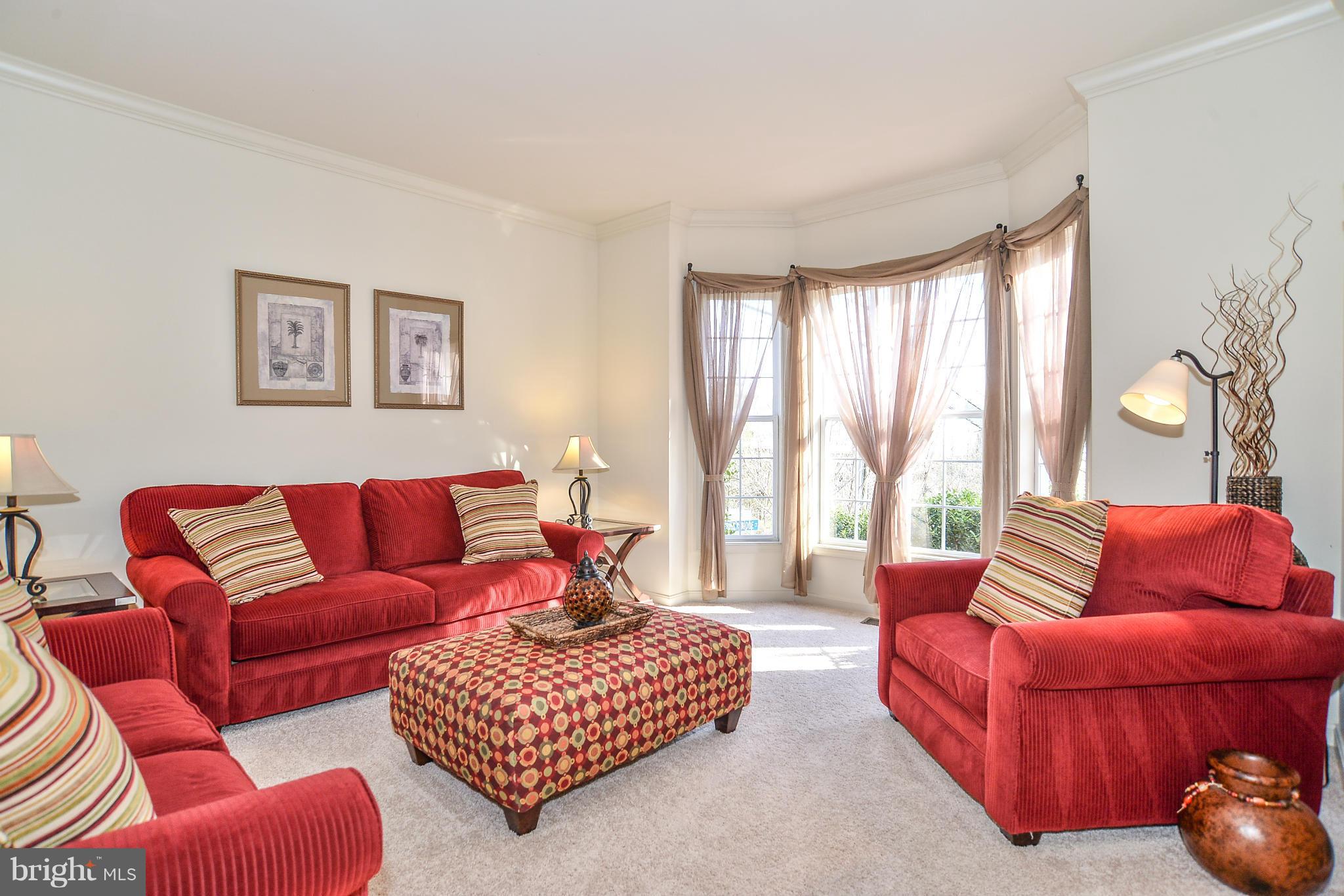 7370 Pohick Ridge Court Springfield, VA 22153 - Photo 4 of 29 Living Room