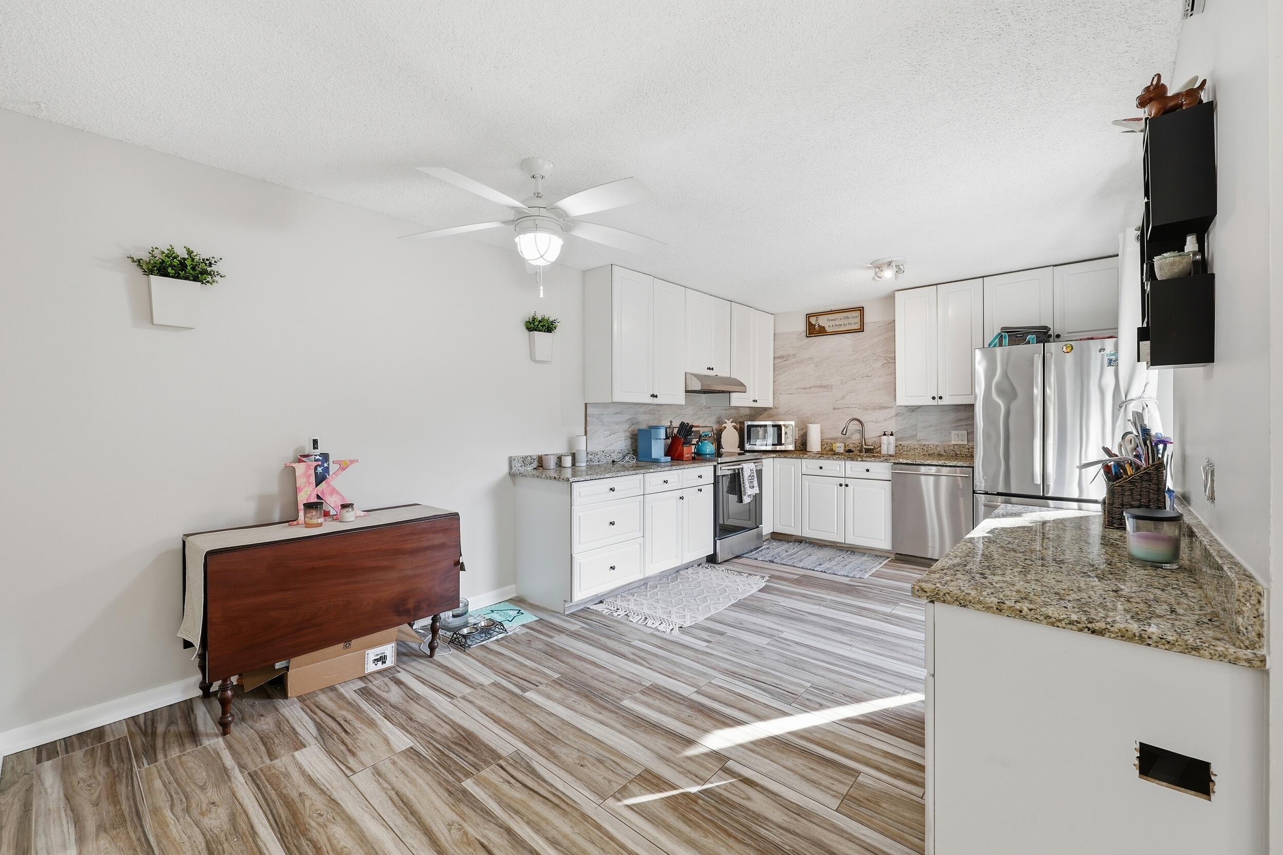 5804 Southeast Windsong Lane, Unit 220 Stuart, FL 34997 - Photo 14 of 33 5804 SE Windsong Lane 220