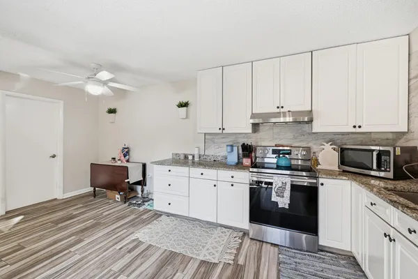 $295,000 | 5804 Southeast Windsong Lane, Unit 220, Stuart, FL 34997