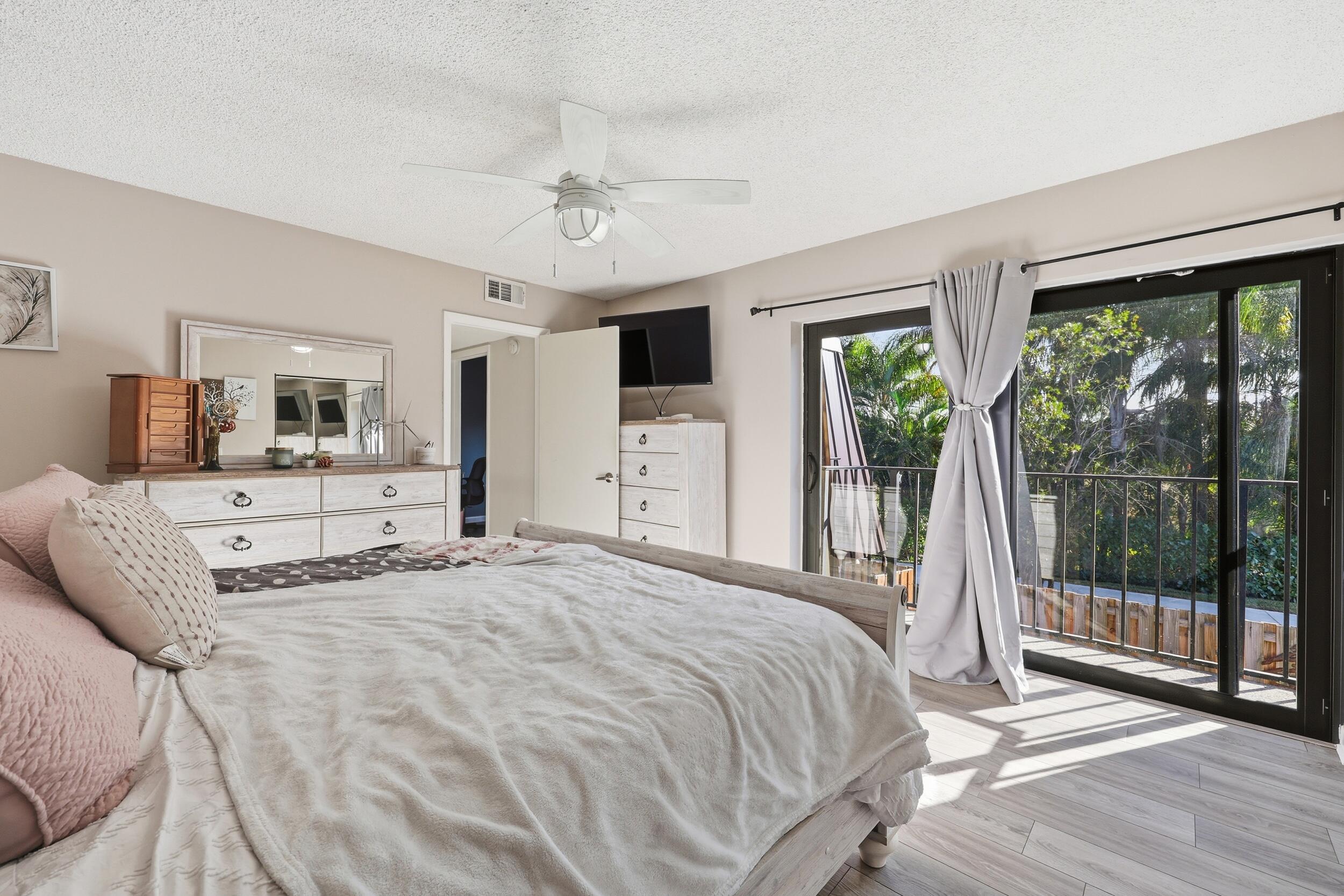 5804 Southeast Windsong Lane, Unit 220 Stuart, FL 34997 - Photo 20 of 33 5804 SE Windsong Lane 220