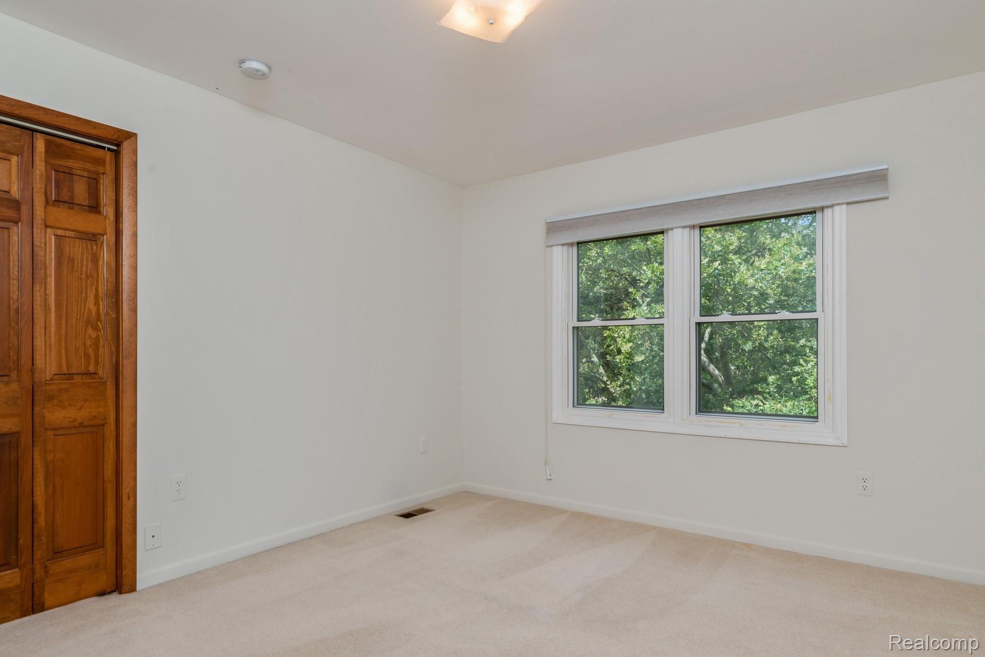 887 Ten Point Drive Rochester, MI 48309 - Photo 25 of 39 027-photo--7342971.jpg