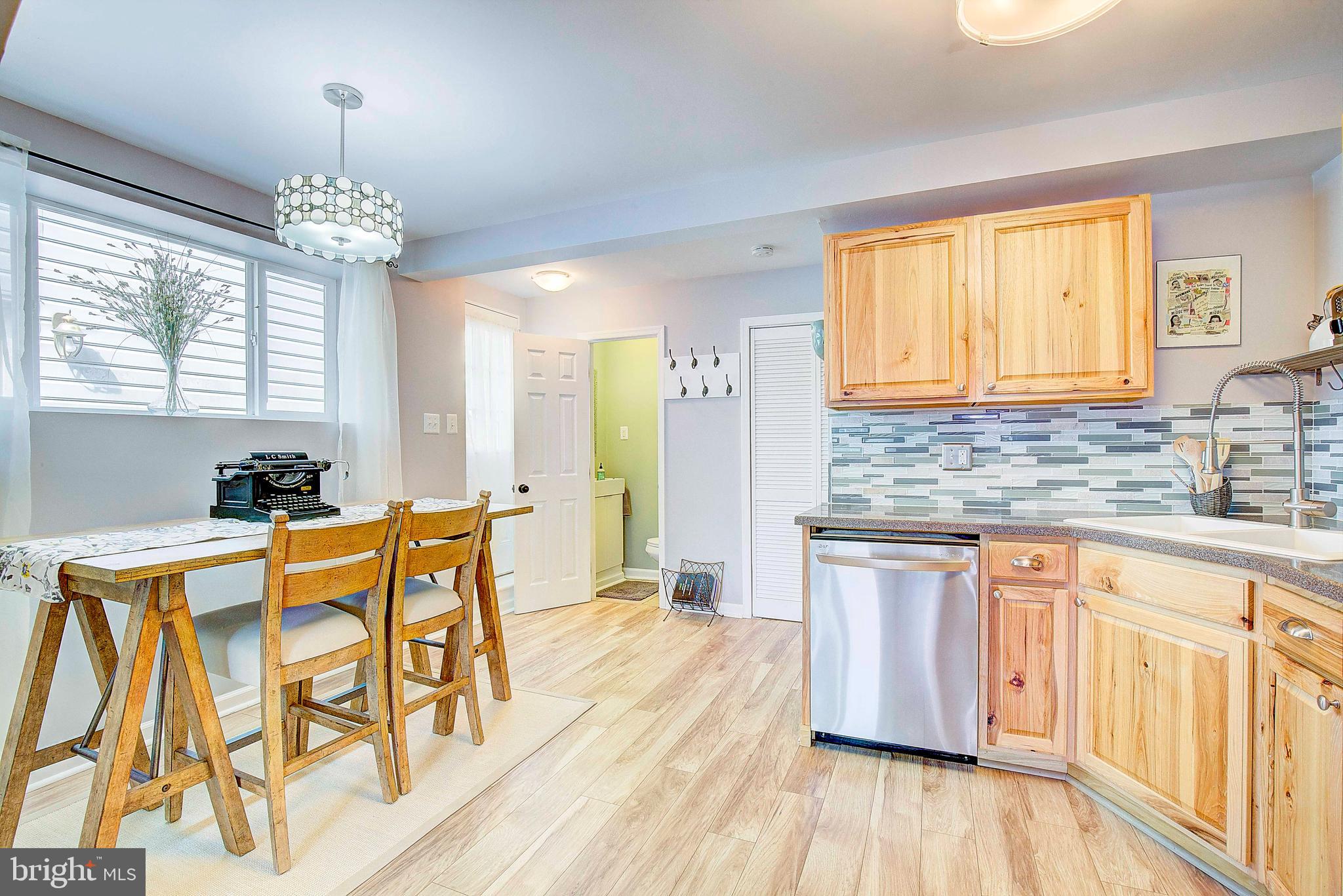 718 Shore Road Severna Park, MD 21146 - Photo 14 of 49 Eat-in kitchen area