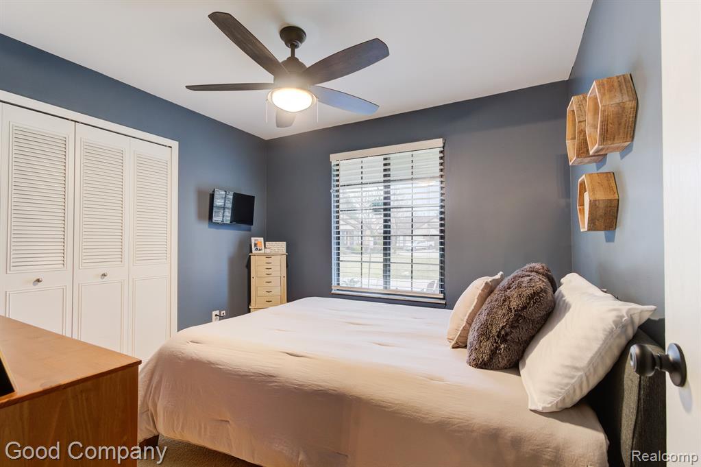 228 Meadow Ln Circle Rochester Hills, MI 48307 - Photo 15 of 32