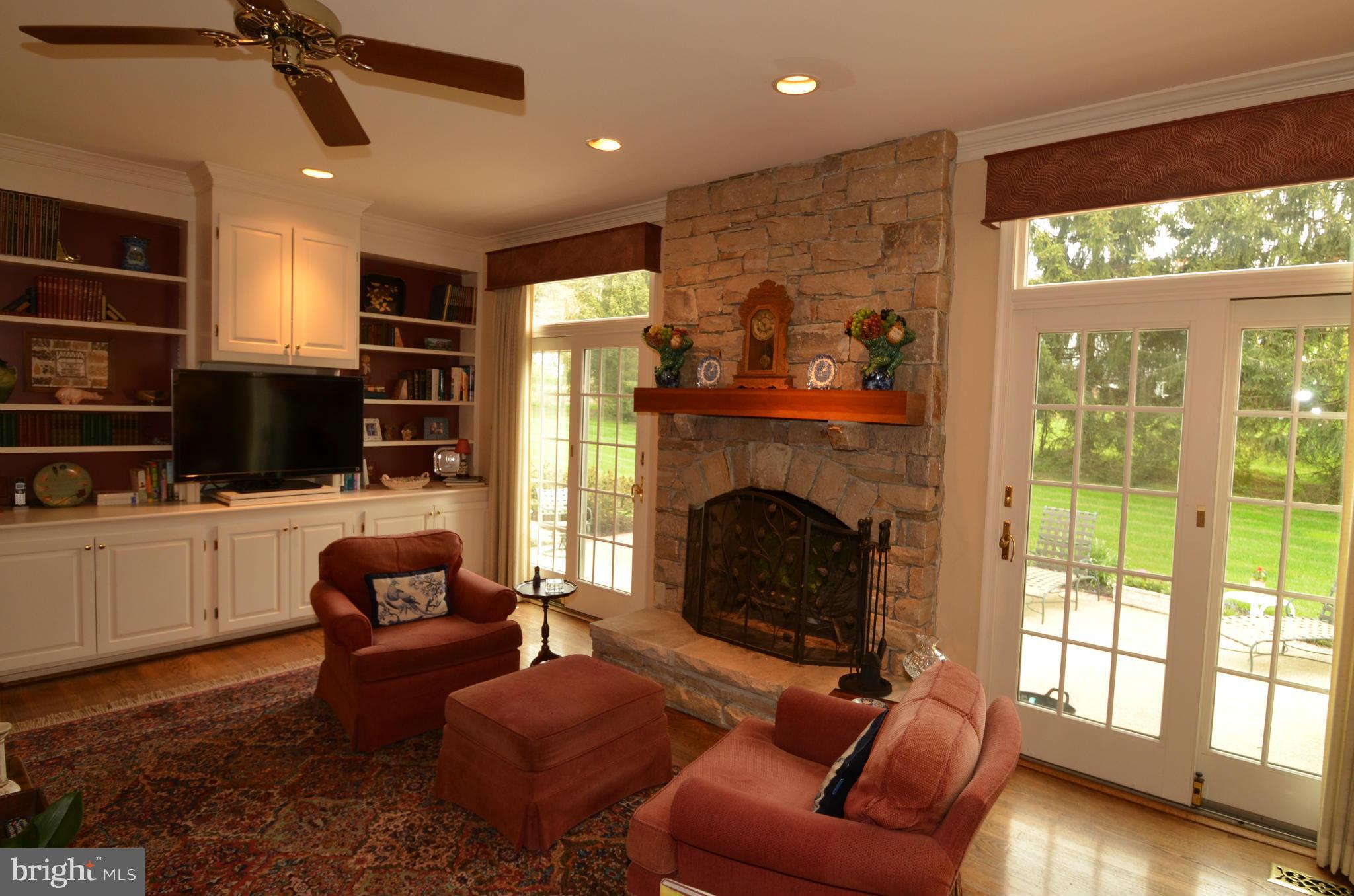 1925 West Joppa Road Towson, MD 21204 - Photo 11 of 30 Family Room