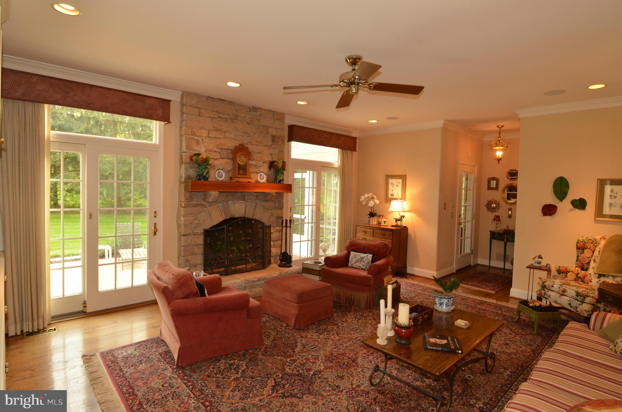 1925 West Joppa Road Towson, MD 21204 - Photo 12 of 30 Family Room
