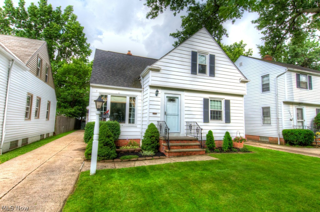 1219 Avondale Road Cleveland, OH 44121 - Photo 1 of 25