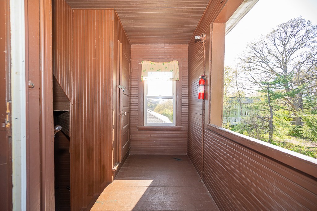 19 Fifth Avenue Worcester, MA 01607 - Photo 27 of 42 a view of an entryway