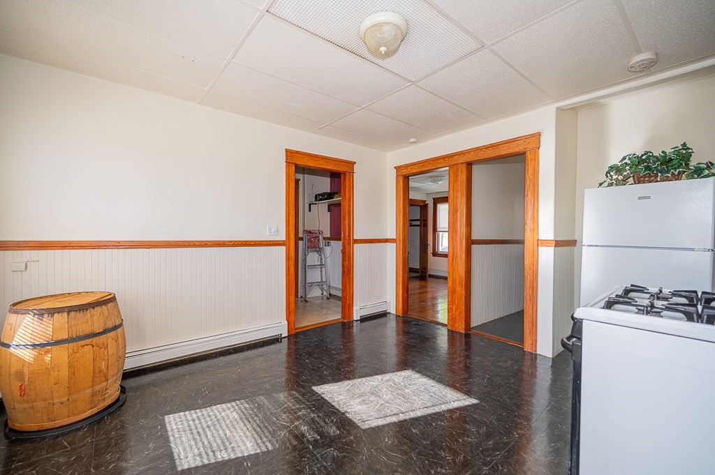 19 Fifth Avenue Worcester, MA 01607 - Photo 30 of 42 a living room with furniture and a gate