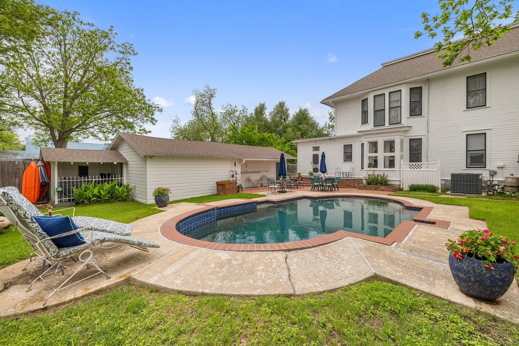 819 Hackberry Street Taylor, TX 76574 - Photo 35 of 40