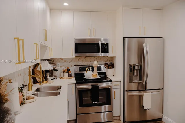 $425,000 | 7705 Northwest 178th Street, Unit 7705, Hialeah, FL 33015