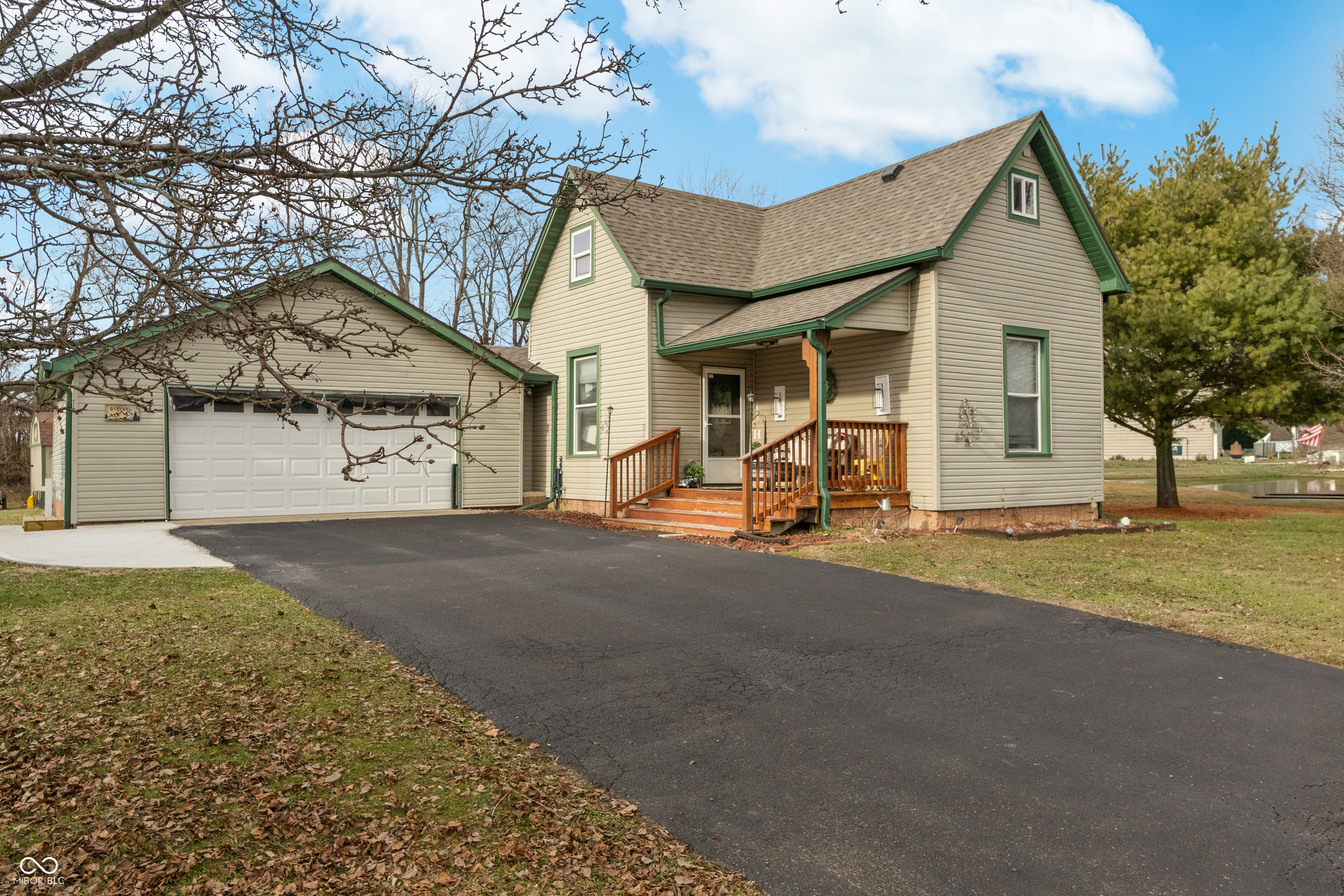 990 Wilson Way Franklin, IN 46131 - Photo 1 of 48