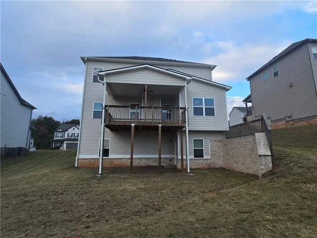 a view of a house with a backyard