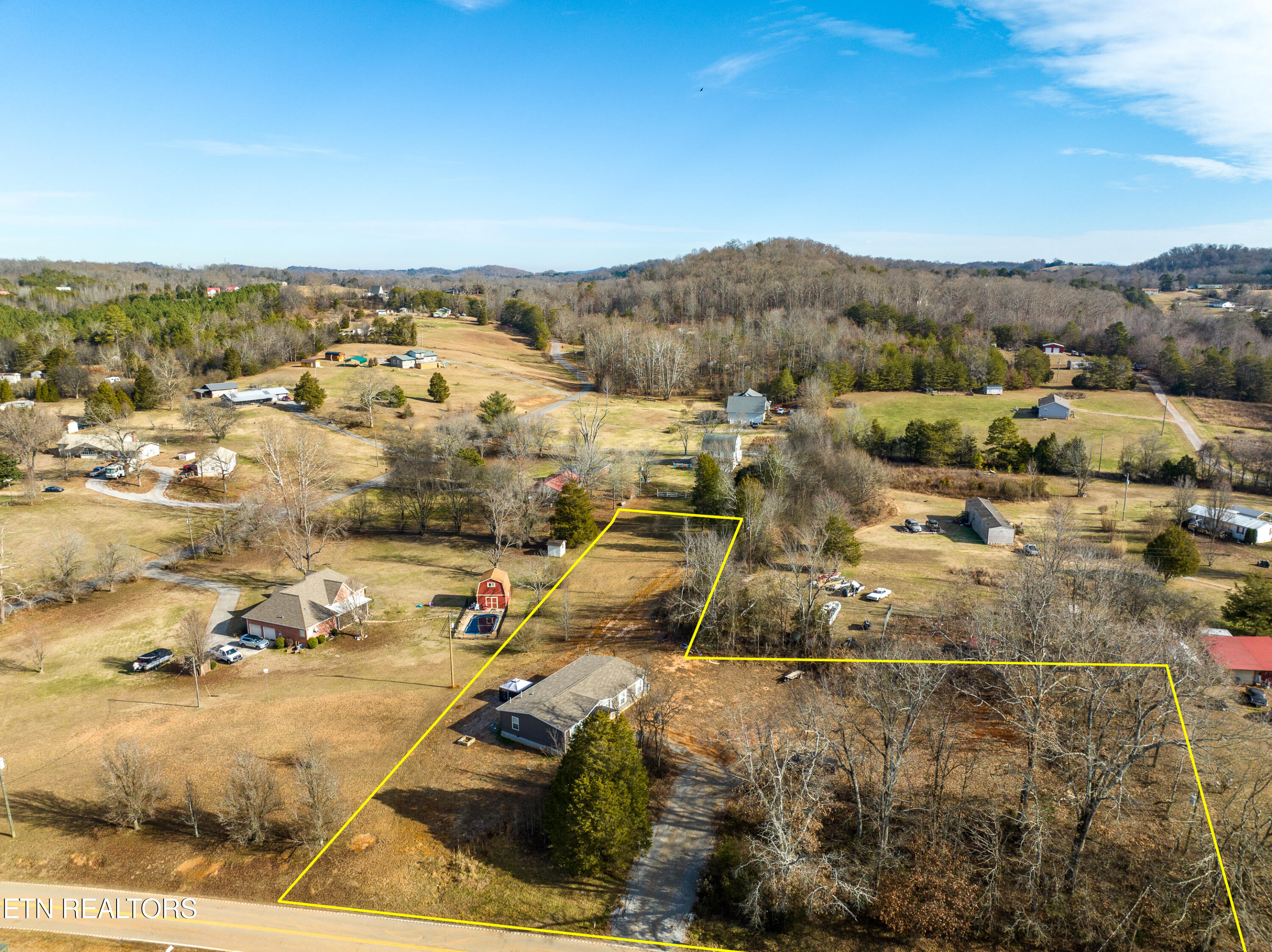 10266 Meadow Road West Greenback, TN 37742 - Photo 3 of 23 DSC_36127-3