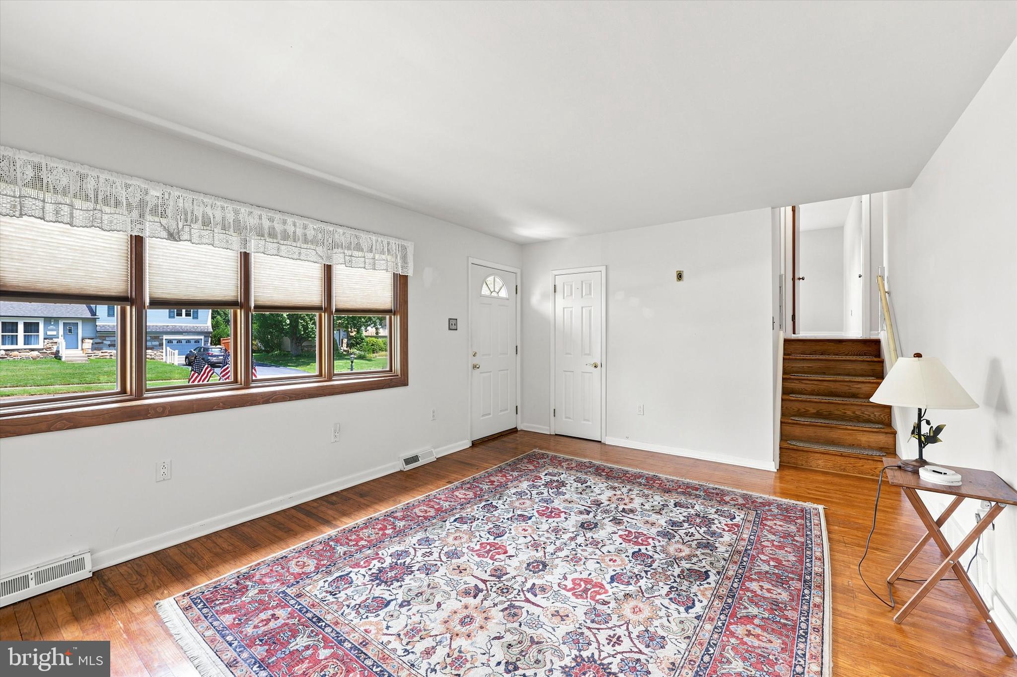 726 Violet Road Warminster, PA 18974 - Photo 2 of 15