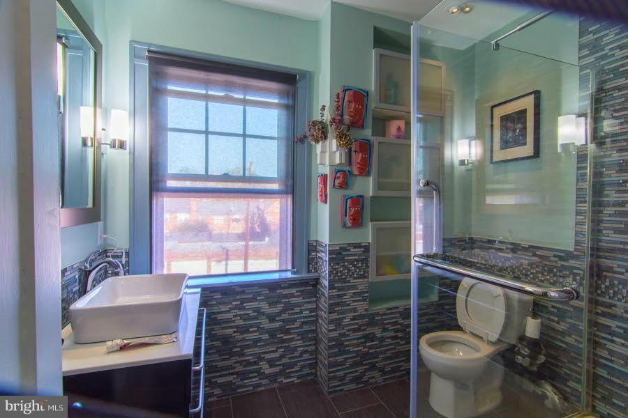 3933 Keswick Road Baltimore, MD 21211 - Photo 17 of 21 a bathroom with a toilet and a shower